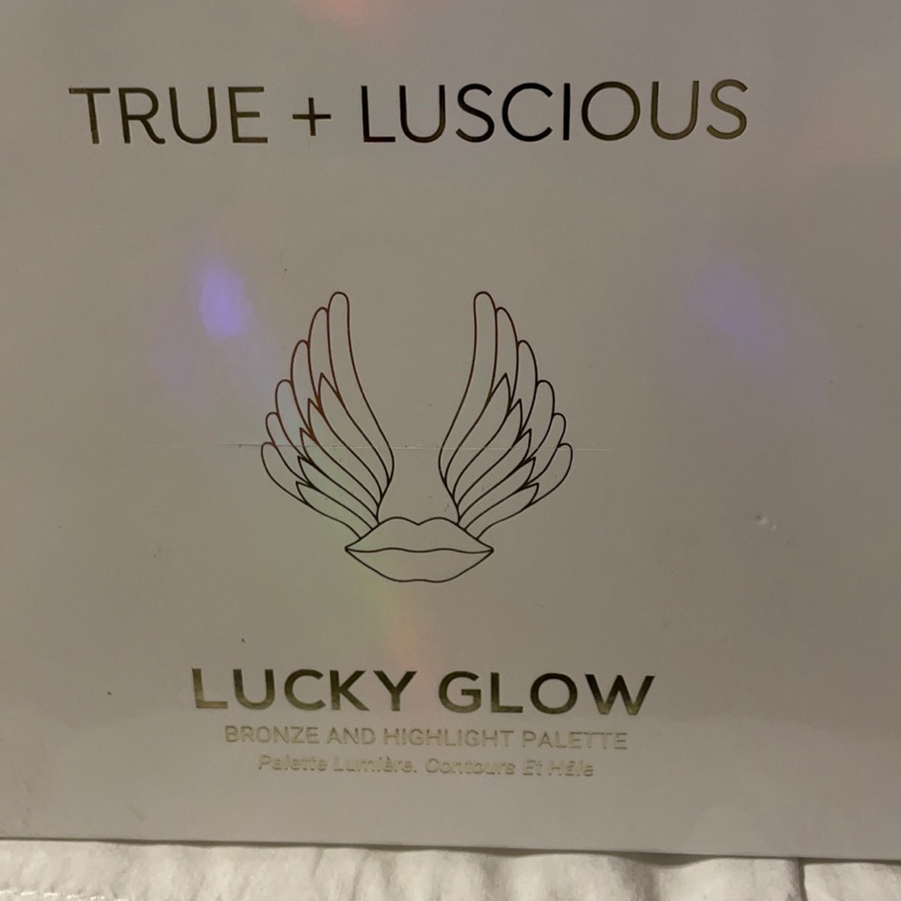 True + Luscious Lucky Glow palette